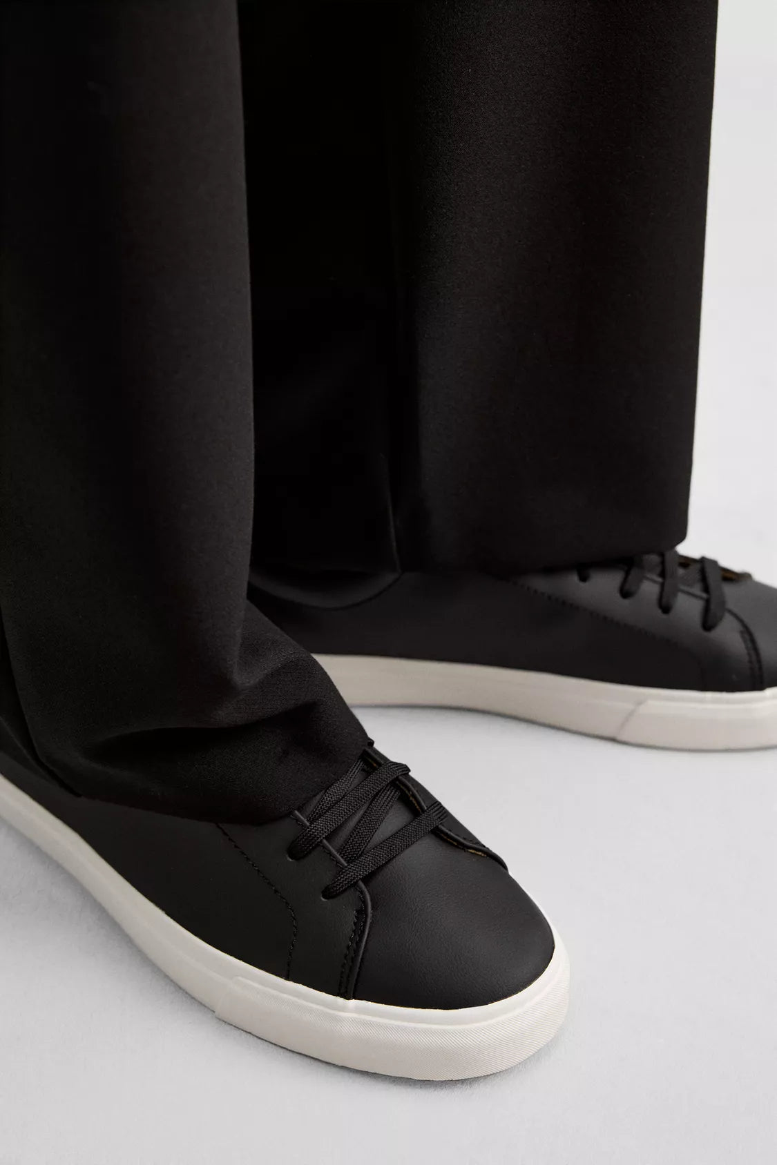 BASKETS DE BASE NOIRES
