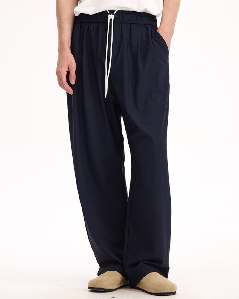Entspannte Hose mit weitem Bein und Kordelzug