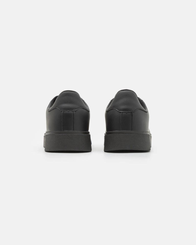 Basic Classic Low Sneaker