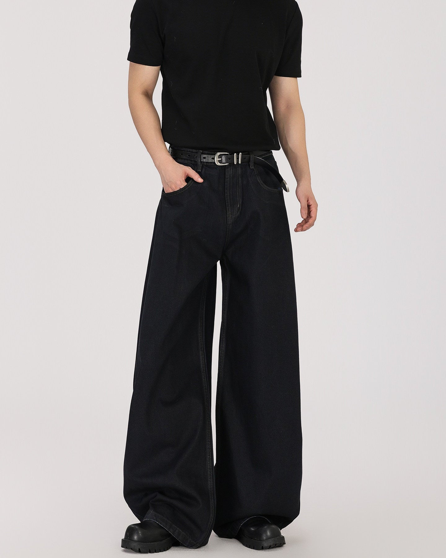 Black Denim Wide-Leg Jeans