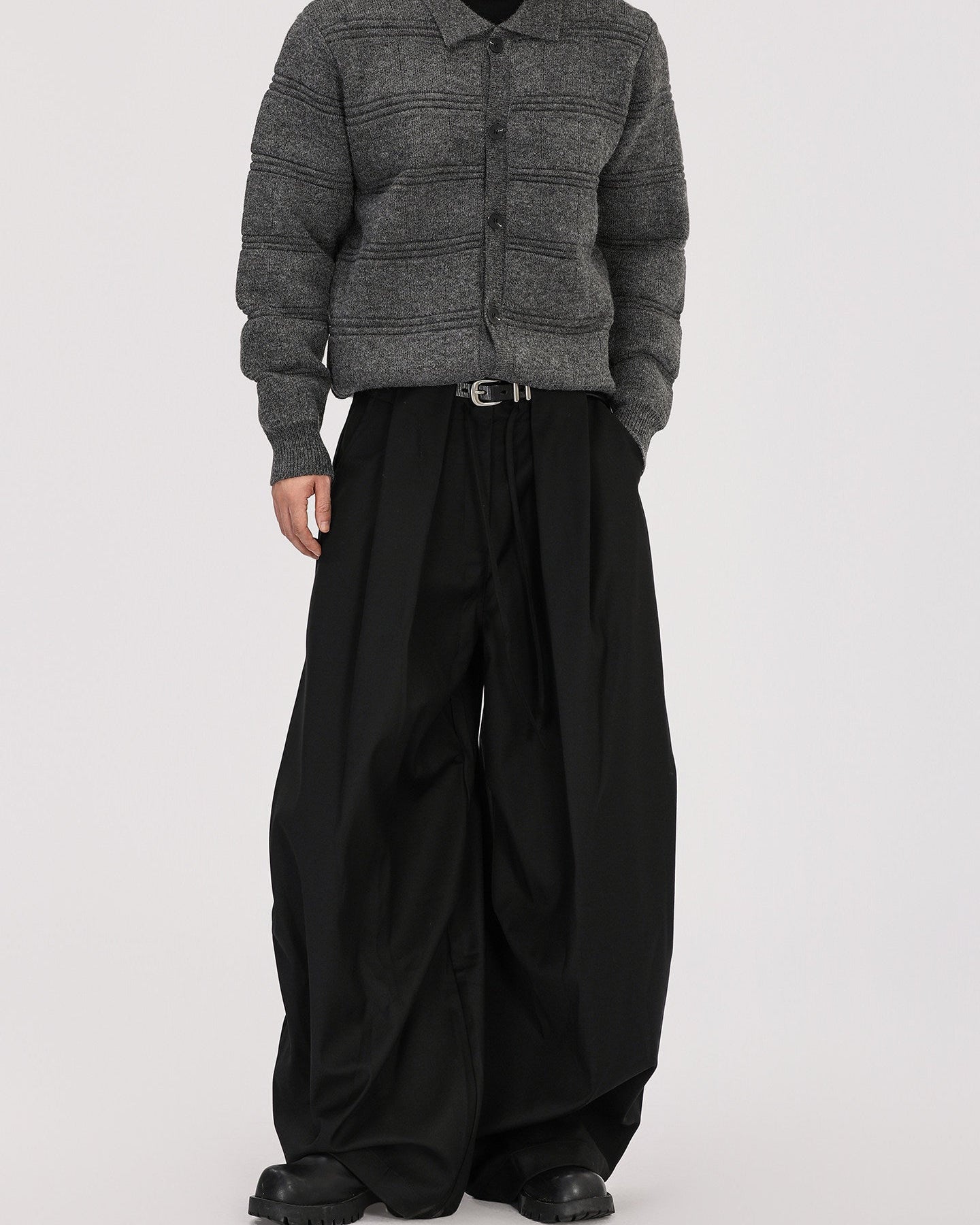 High-End Silhouette Wide-Legged Pleated Trousers