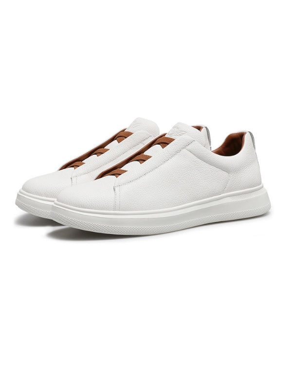 Der knackig weiße Urban Luxe Sneaker aus Leder ohne Schnürung