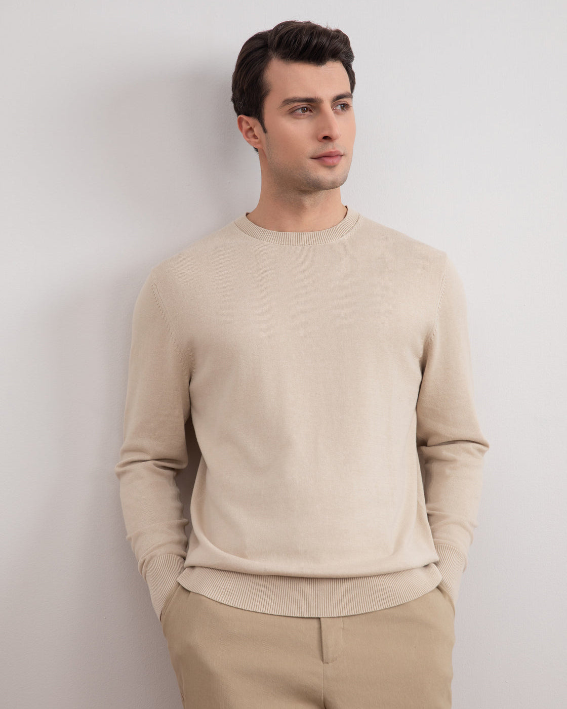 Beige sweater med rund hals