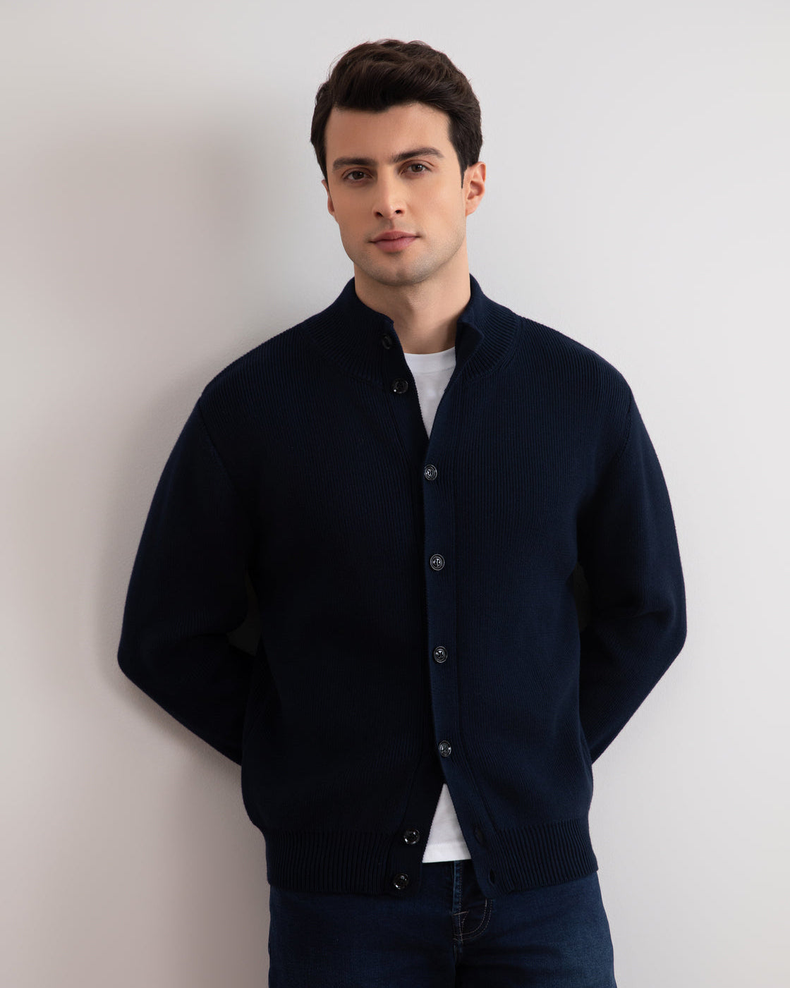 Navy ribbet cardigan med knaplukning