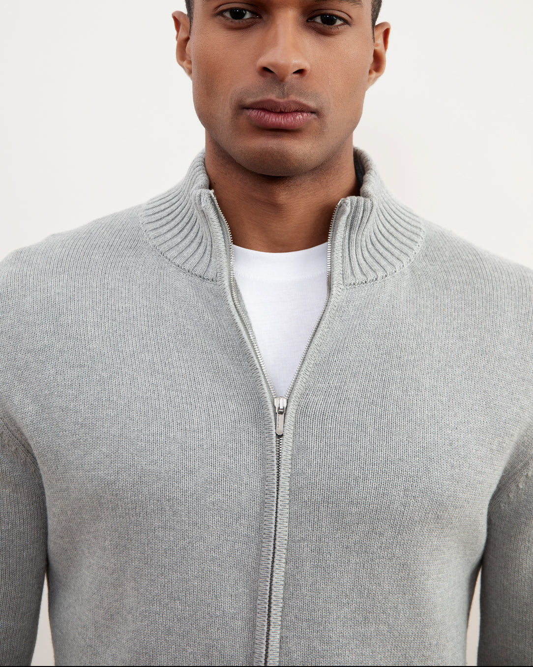 Grå meleret ribbet sweater med lynlås