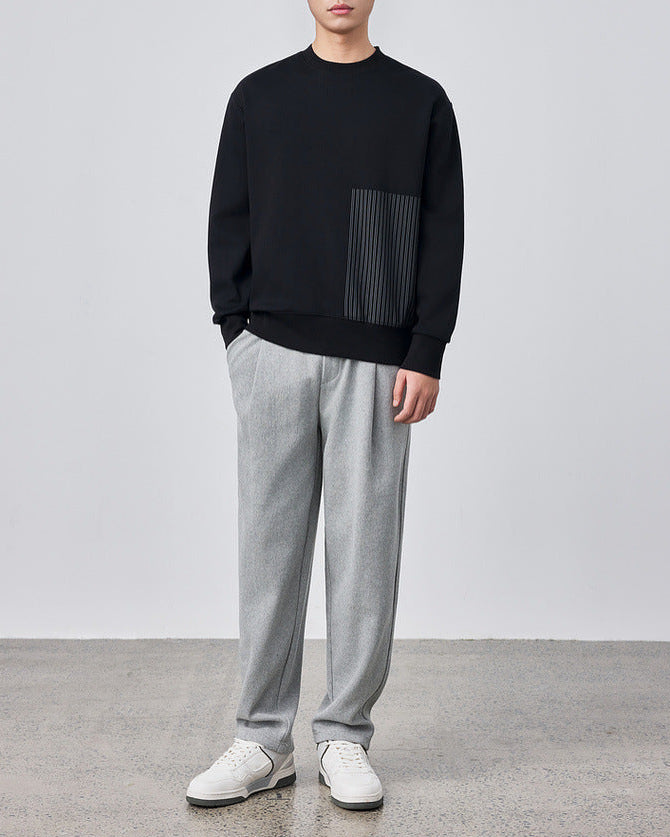 Der Momeike Horizon Streifen Pullover mit Rundhalsausschnitt