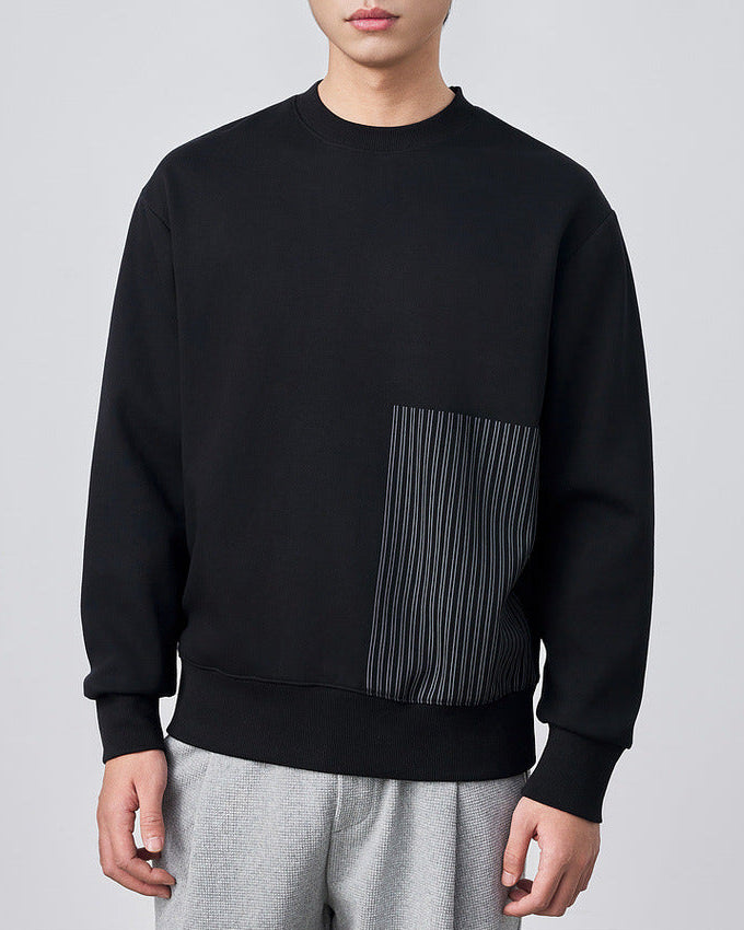 Der Momeike Horizon Streifen Pullover mit Rundhalsausschnitt