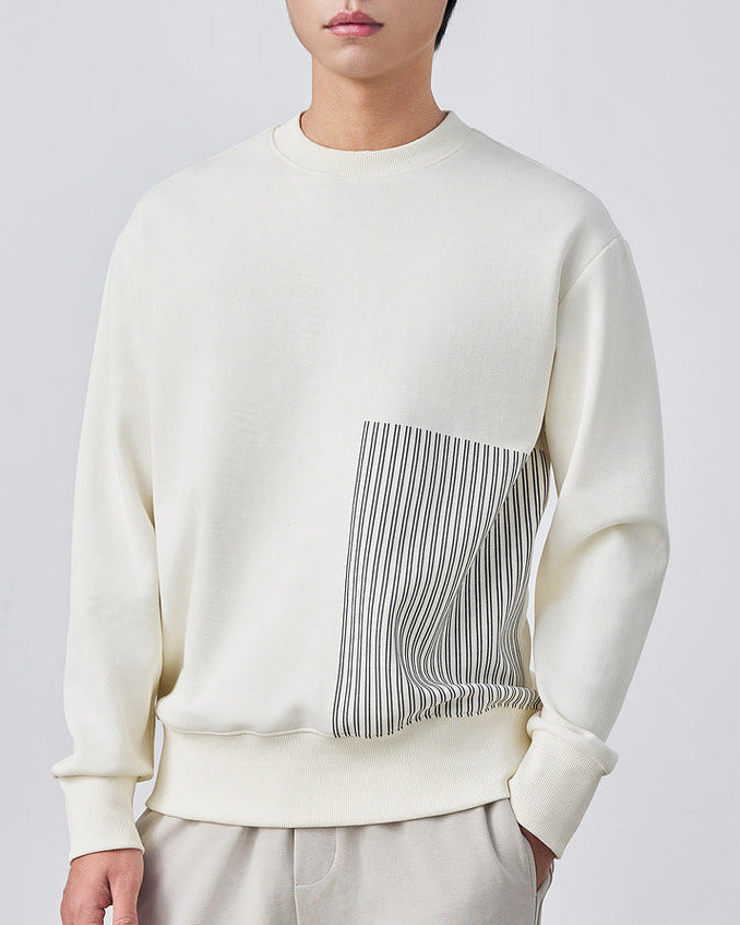Der Momeike Horizon Streifen Pullover mit Rundhalsausschnitt