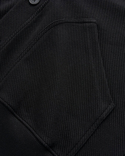 Gestreifte Strickjacke mit Twilltextur und Kontrast