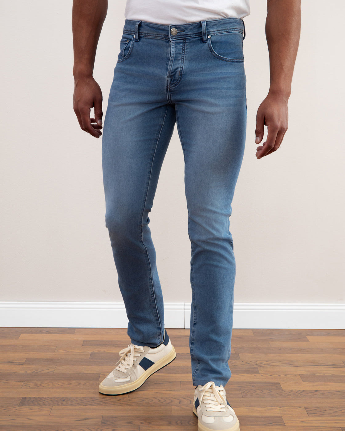 Hellblau gewaschene Slim-Fit-Jeans
