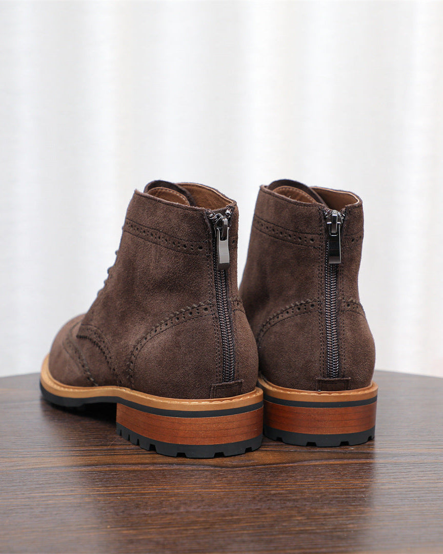 Die Brogue-Stiefel aus Wildleder mit Reißverschluss