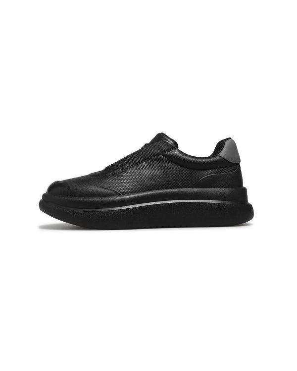 La zapatilla de piel sin cordones Crisp Elevate 2.0 negra