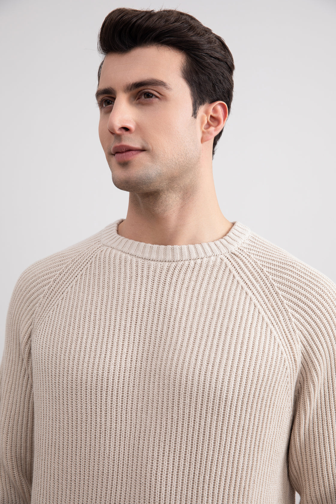Cuello redondo inglés beige
