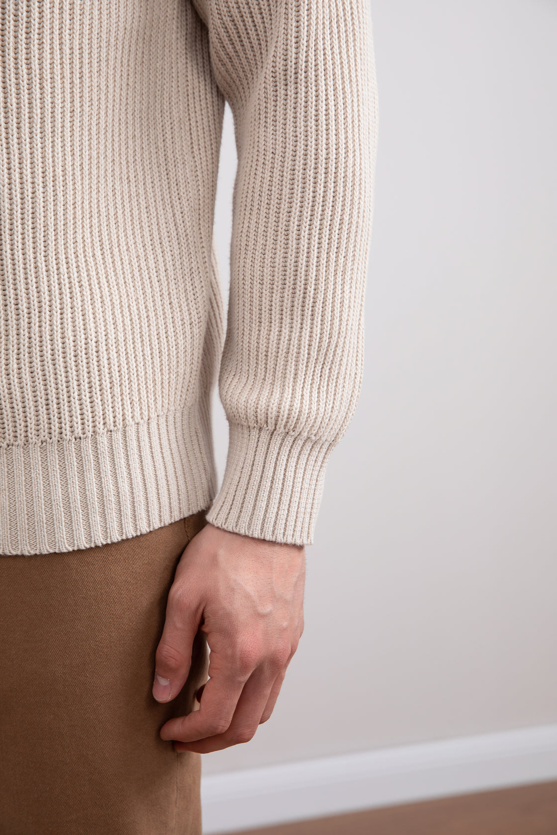 Cuello redondo inglés beige