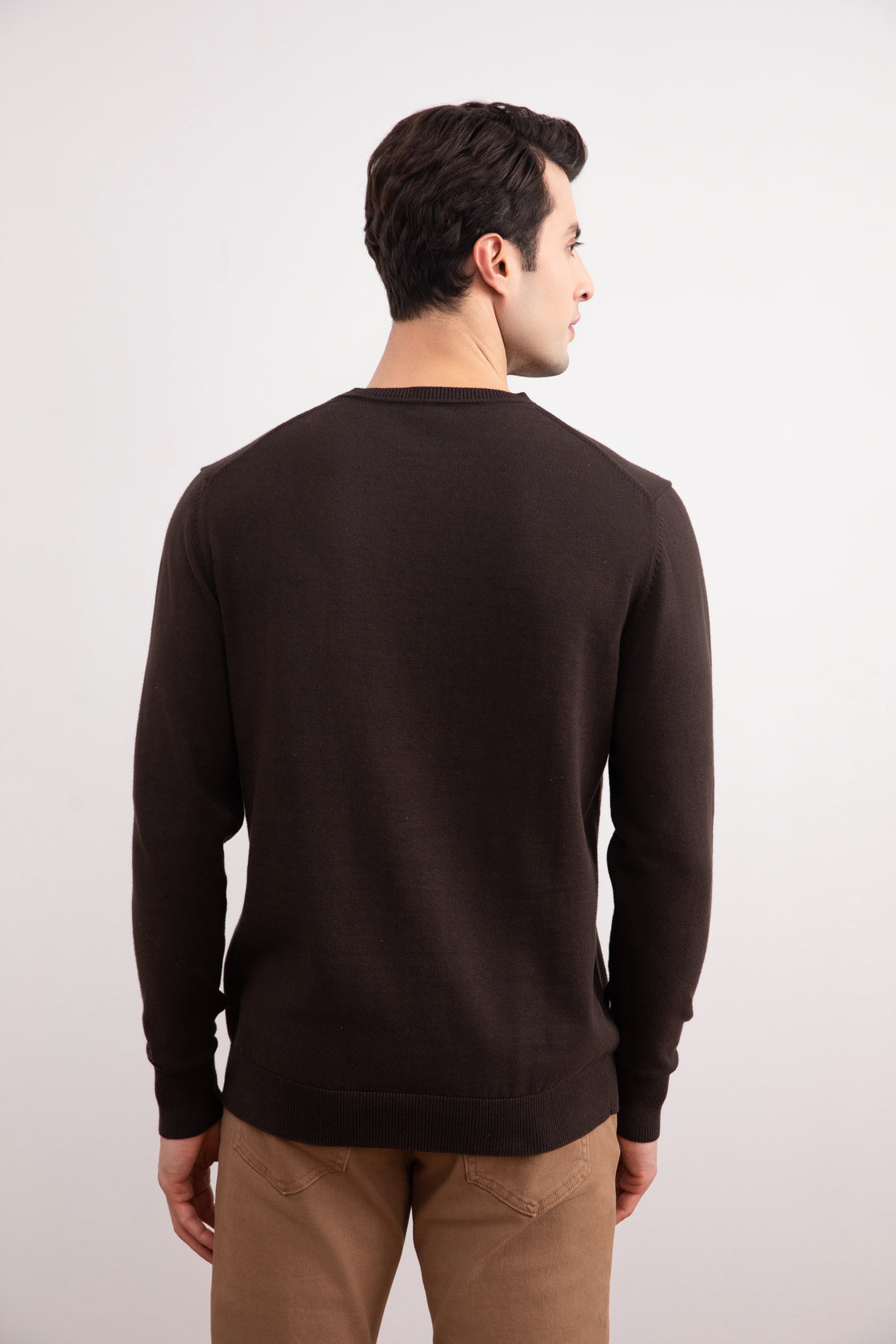Jersey de cuello redondo marrón oscuro