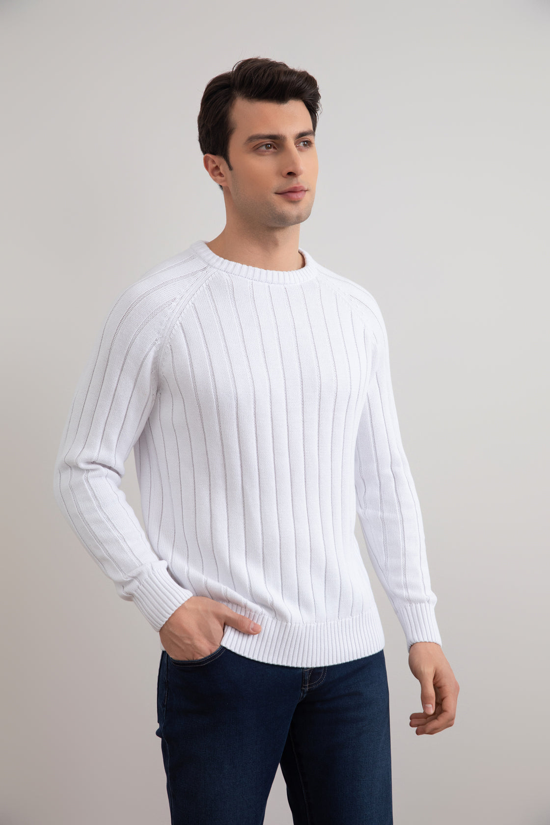 Jersey blanco de punto elástico con cuello redondo