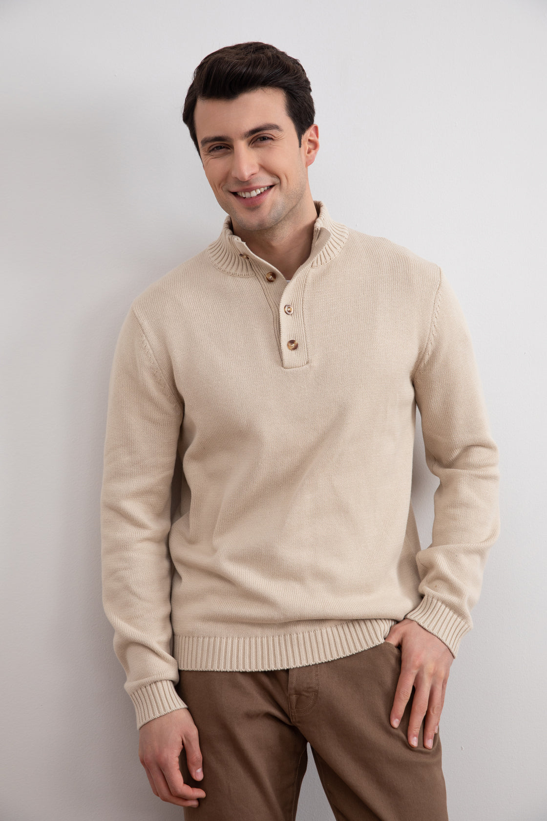 Jersey beige con botones de invierno