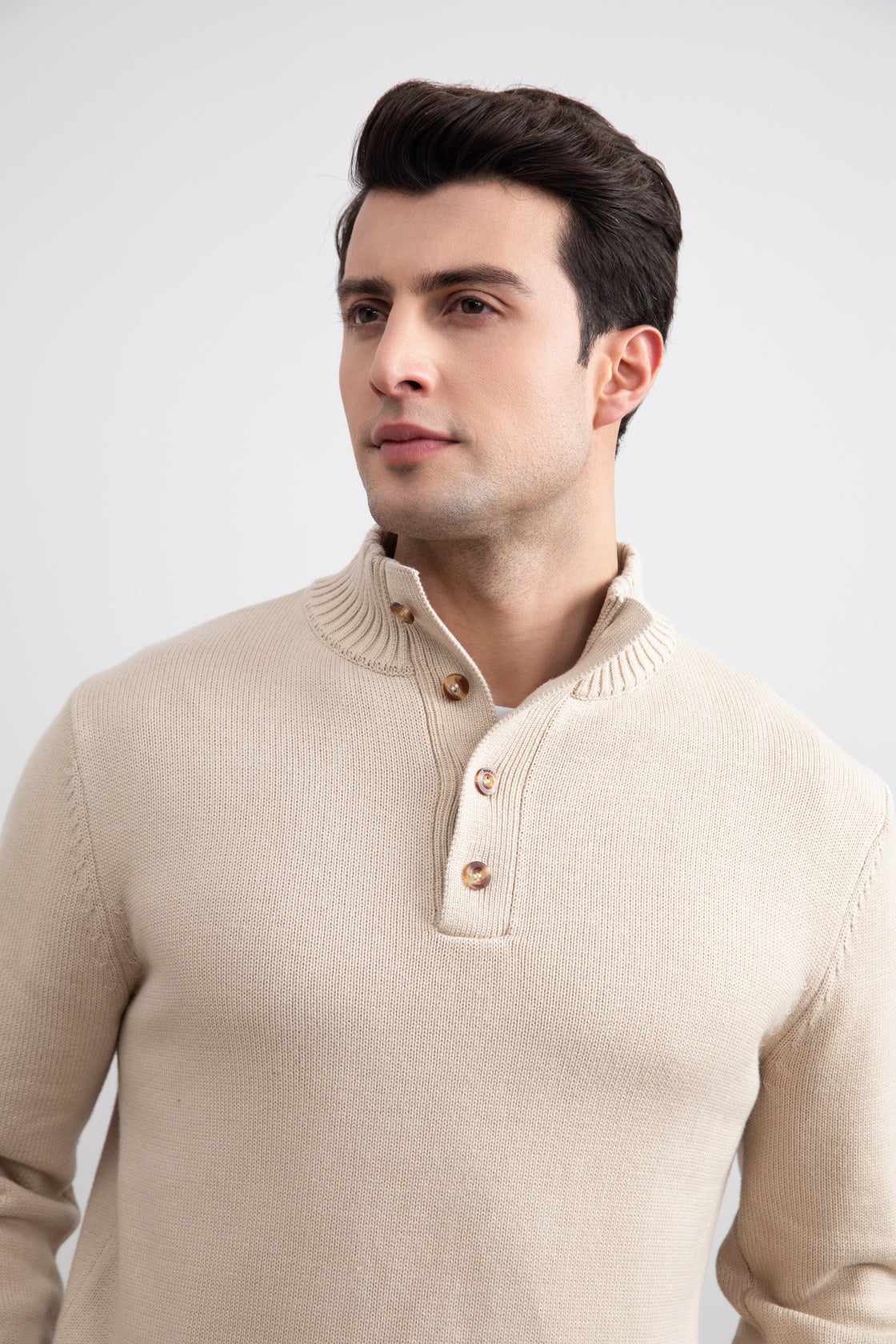 Jersey beige con botones de invierno