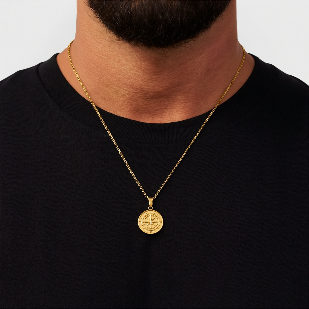 Collar con brújula