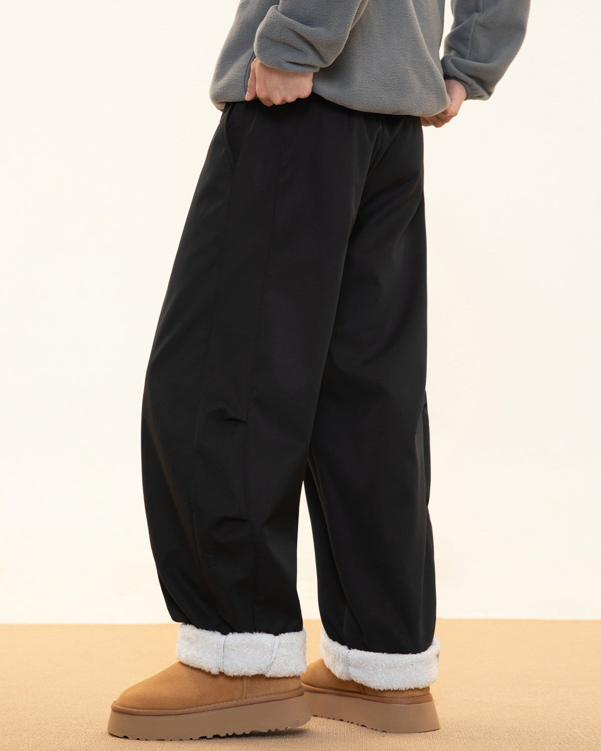 The Divide Pleat Fleece farkut