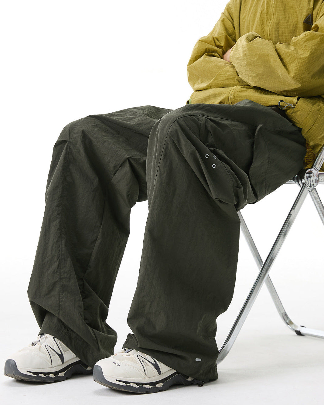 Les pantalons parachutistes de l’avant-garde