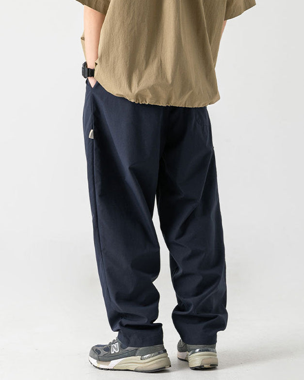 Le pantalon cargo plissé Axis