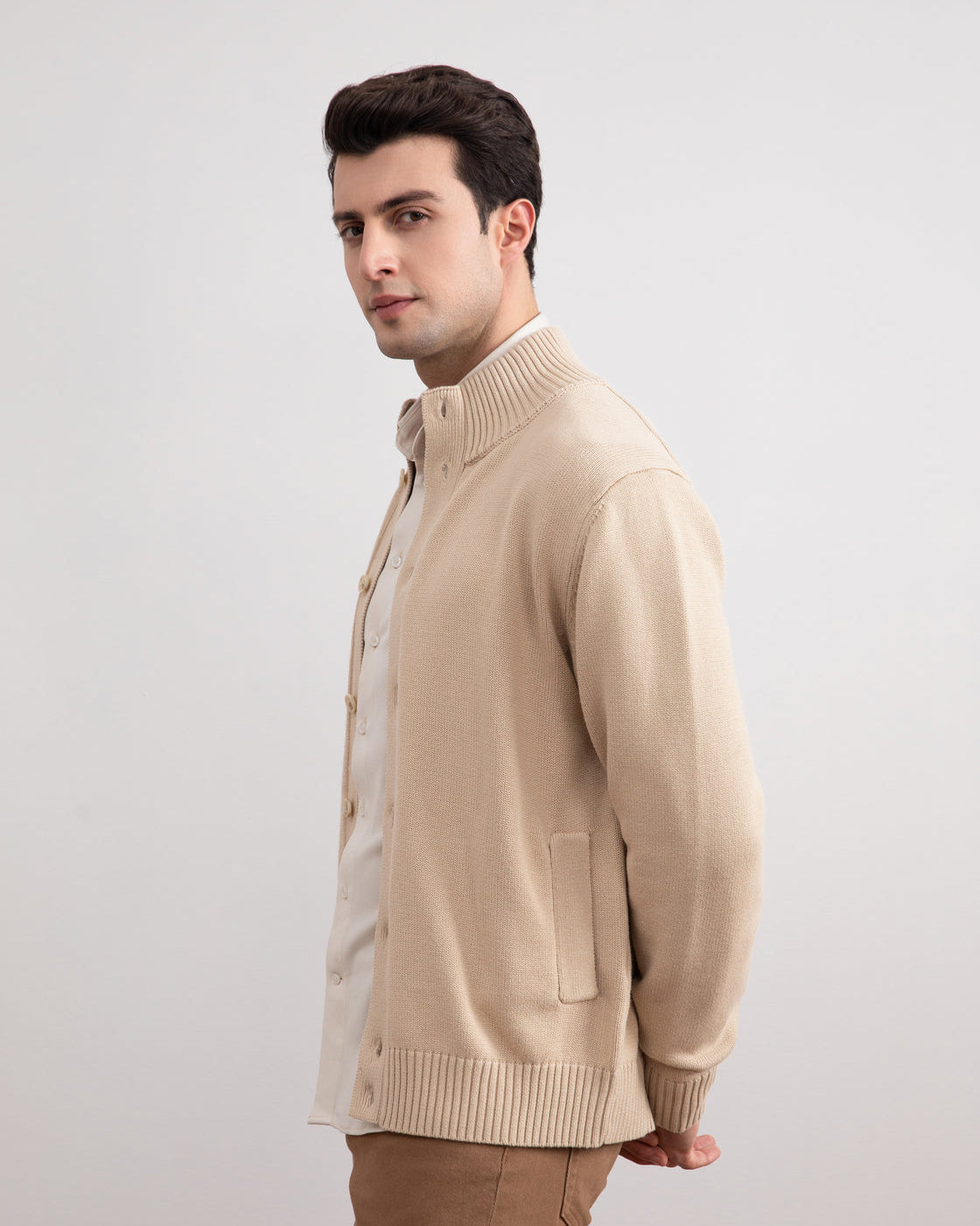 Fermeture beige côtelée à boutons avec poches, cardigan