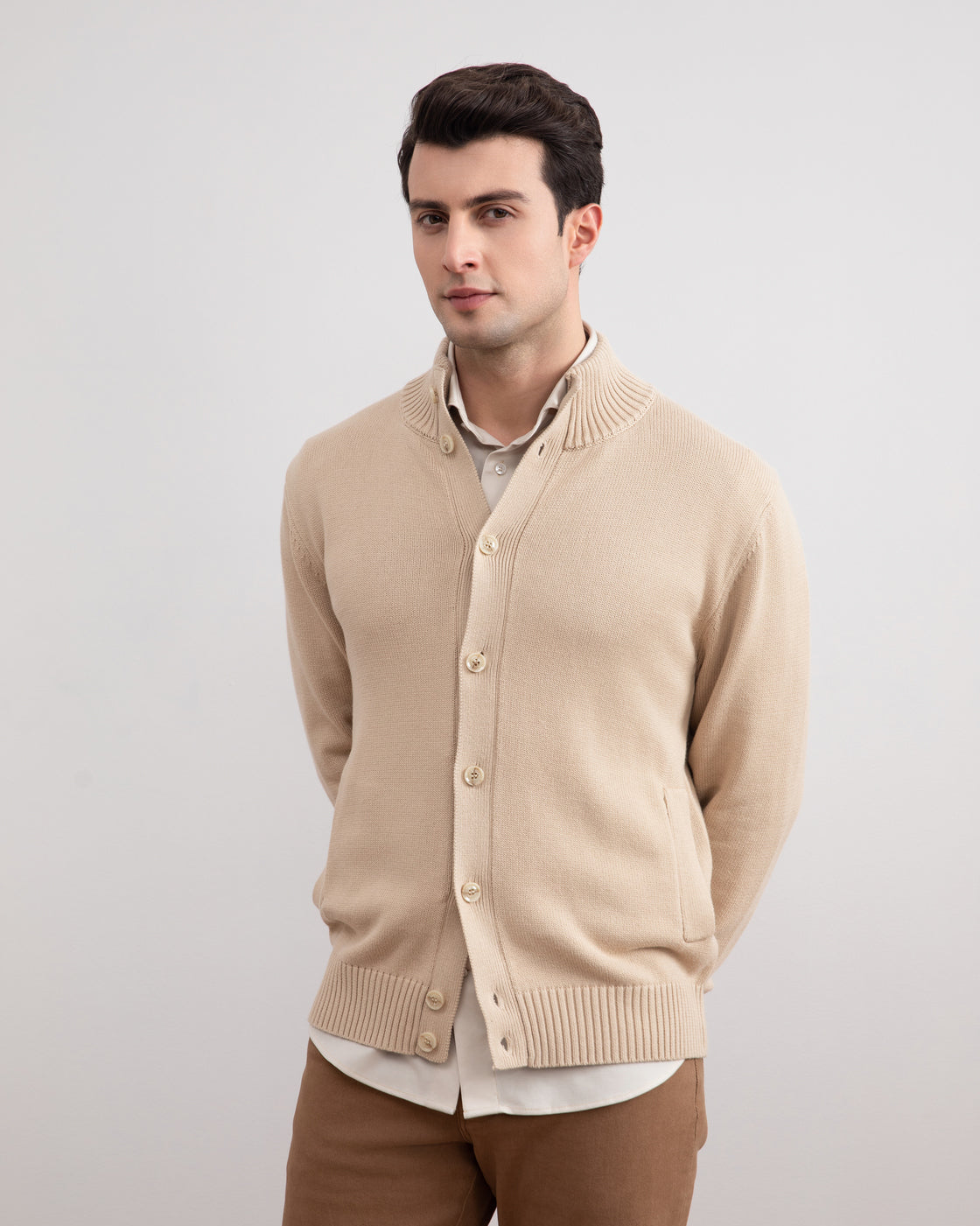 Fermeture beige côtelée à boutons avec poches, cardigan