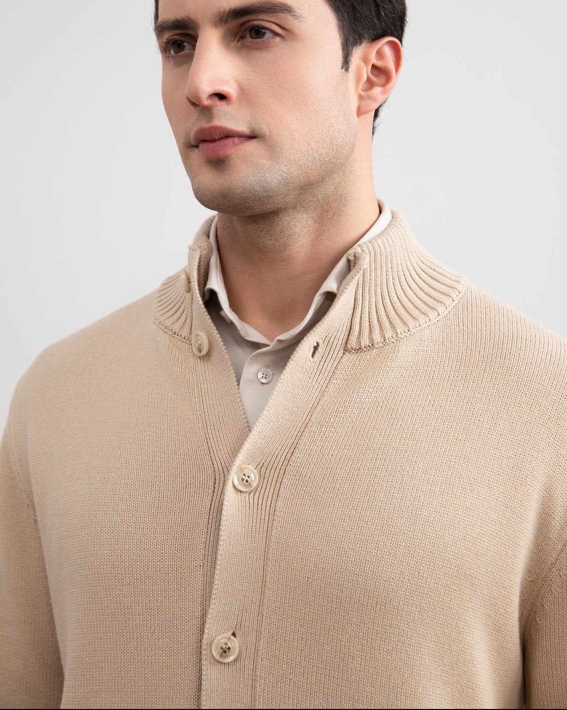 Fermeture beige côtelée à boutons avec poches, cardigan