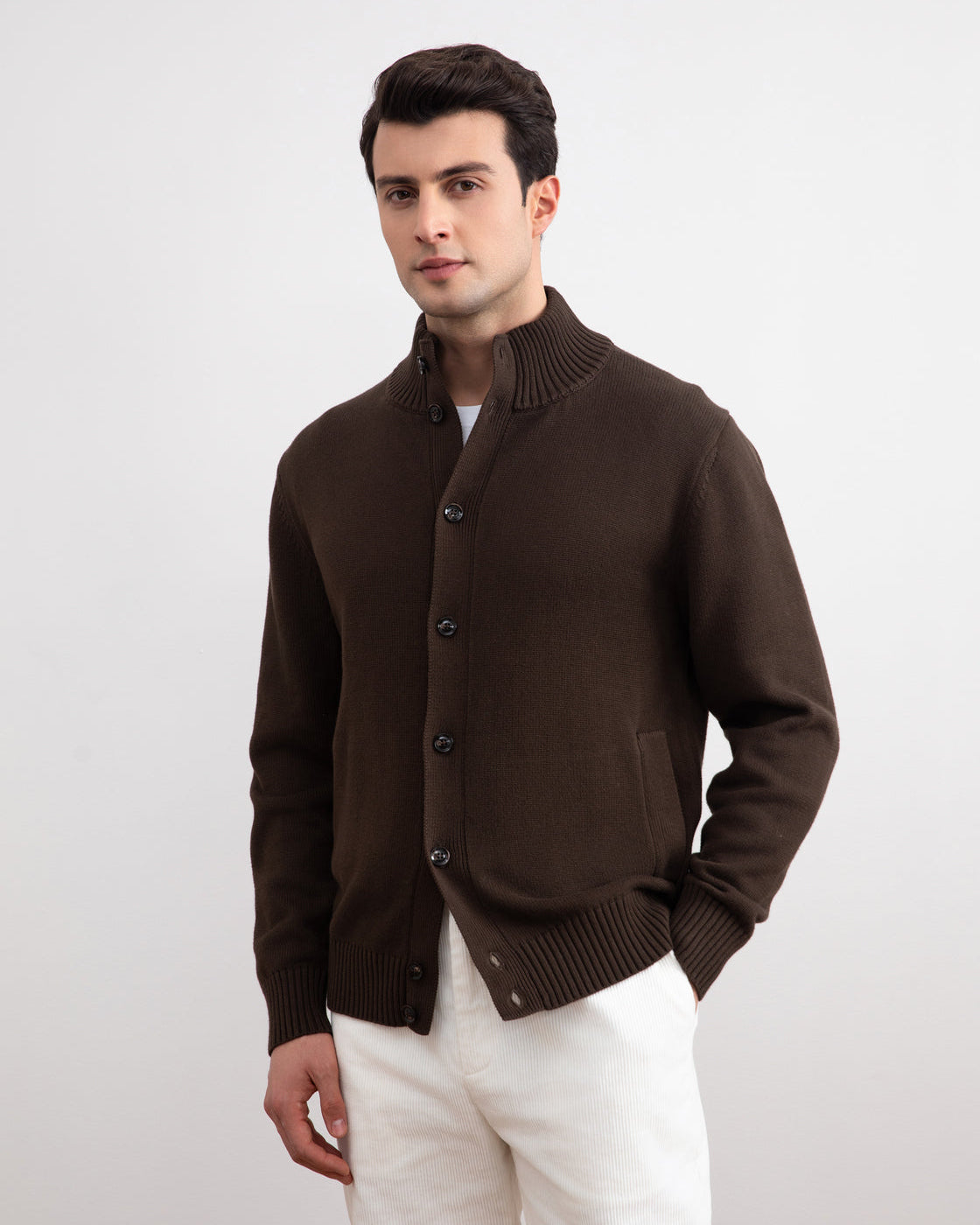 Cardigan à boutons cannelé brun avec poches