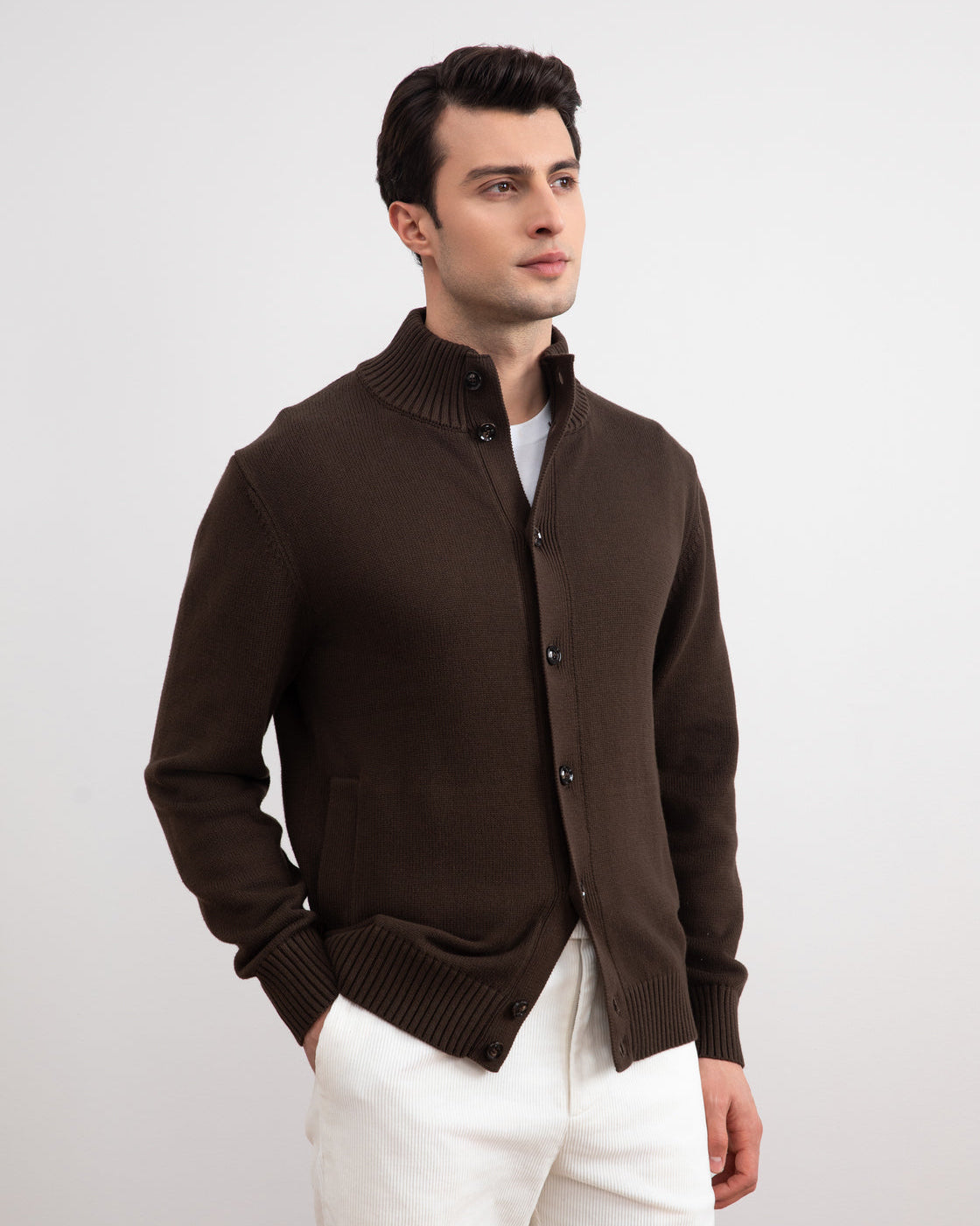Cardigan à boutons cannelé brun avec poches