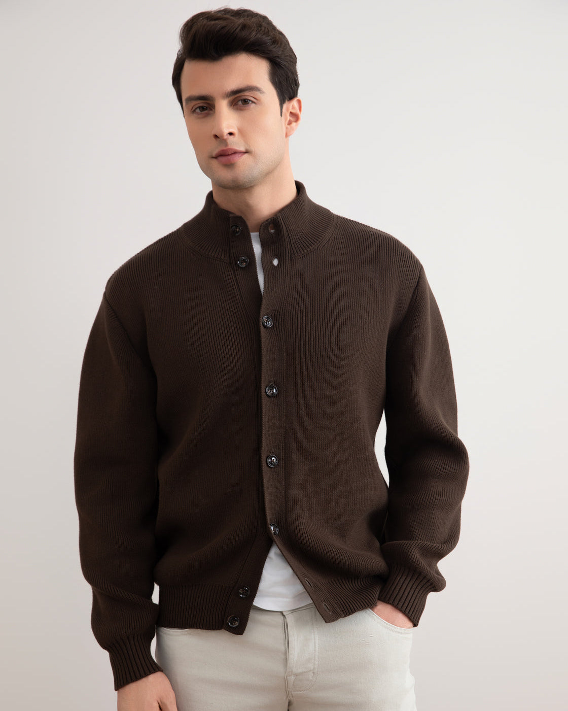 Cardigan à fermeture à boutons côtelé brun