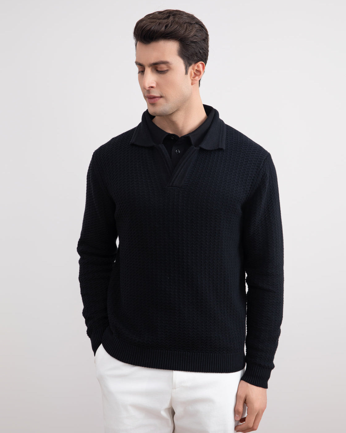 Chandail polo noir texturé ouvert