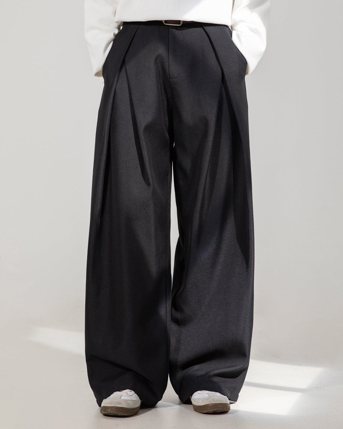 Pantalon plissé à jambes larges