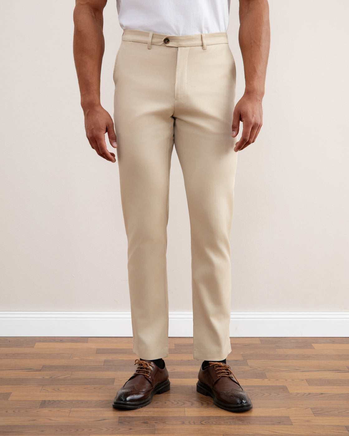Chino stretch beige à coupe droite