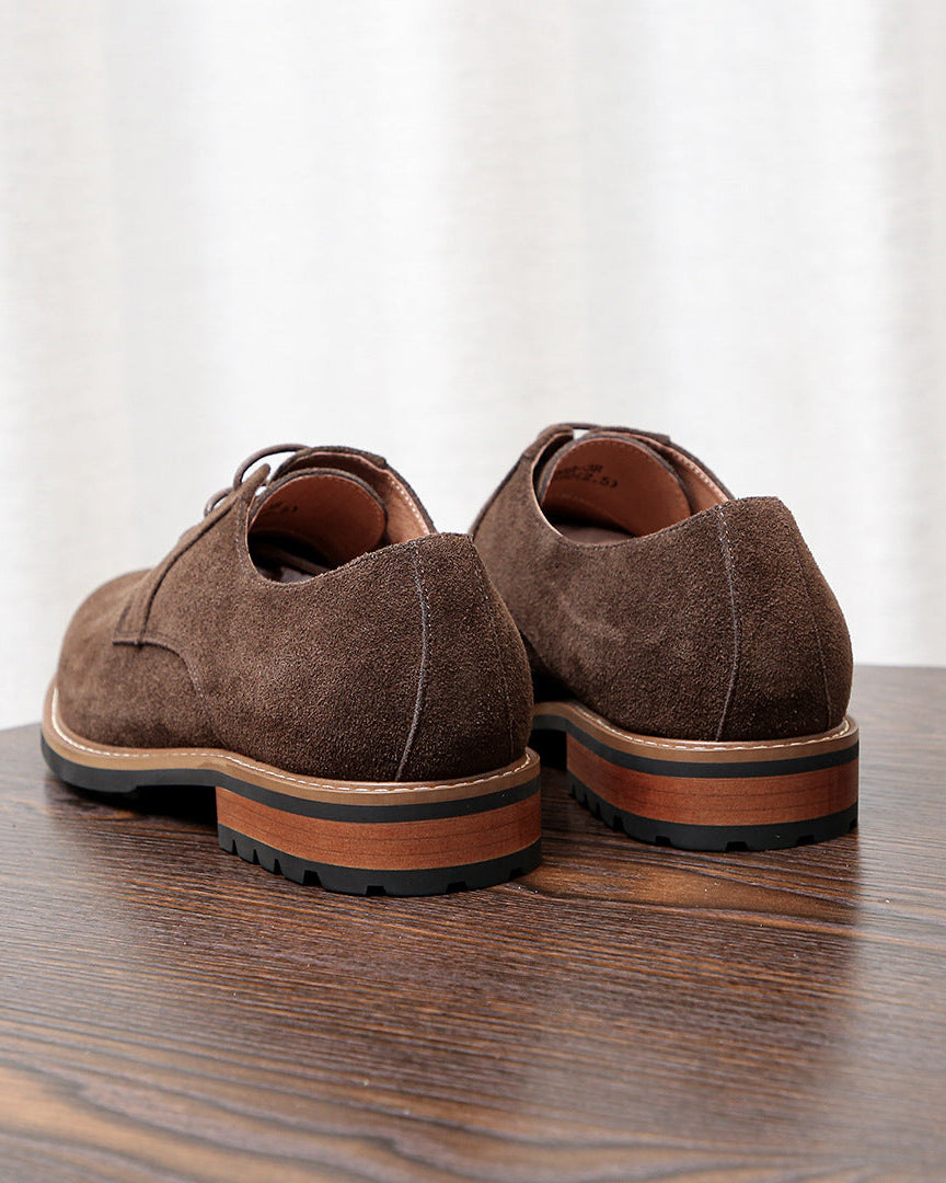 Les chaussures de derby en daim Softey