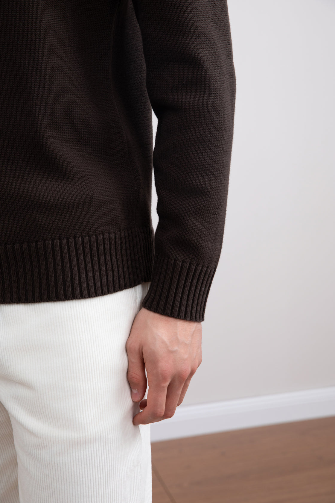 Sweater Crewneck Cham Coklat Tua