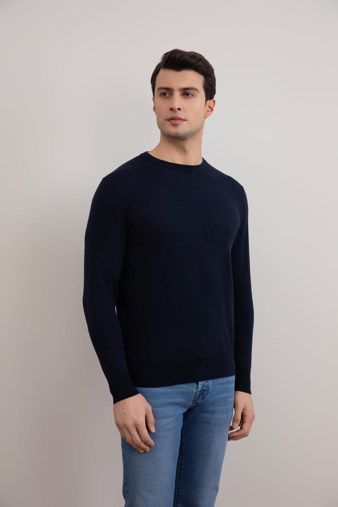 Sweater Crewneck Ringan Warna Navy