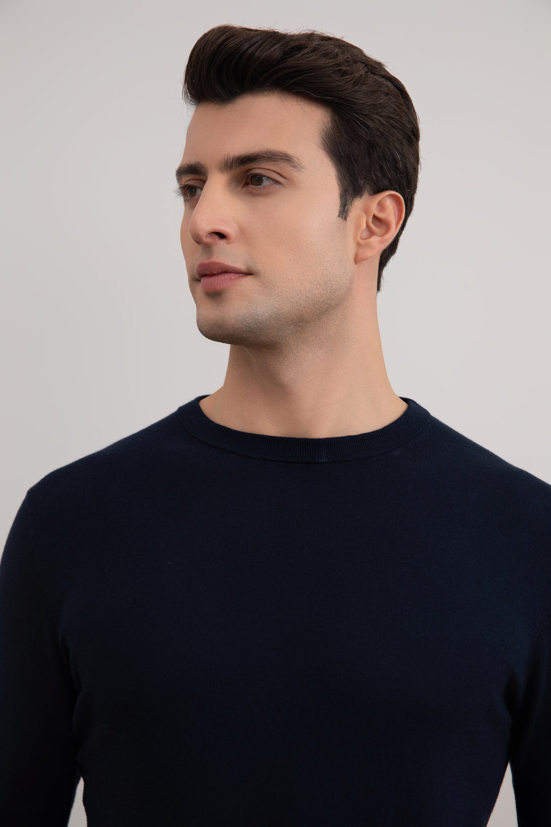Sweater Crewneck Ringan Warna Navy