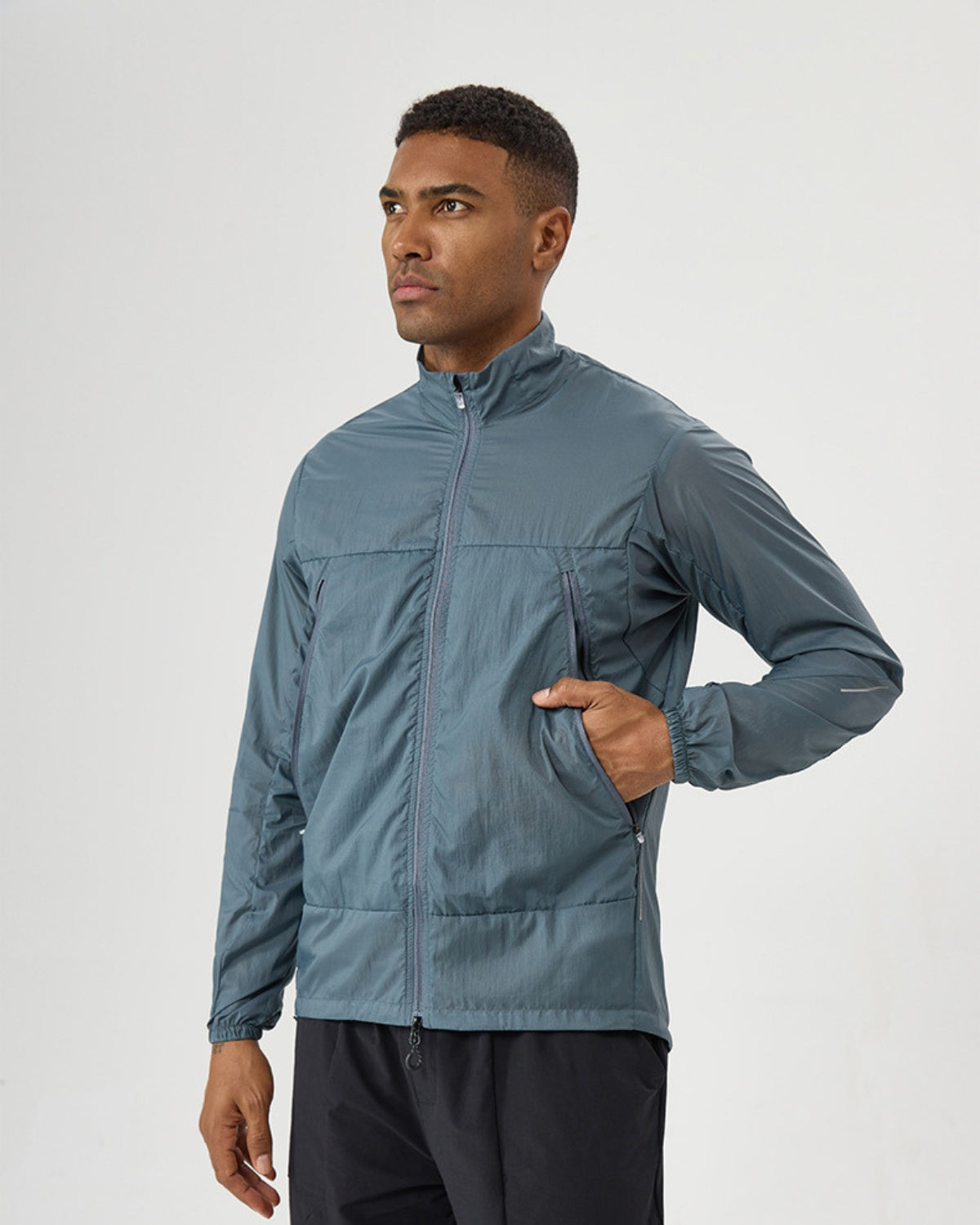 Jaket Angin Berkinerja Ringan
