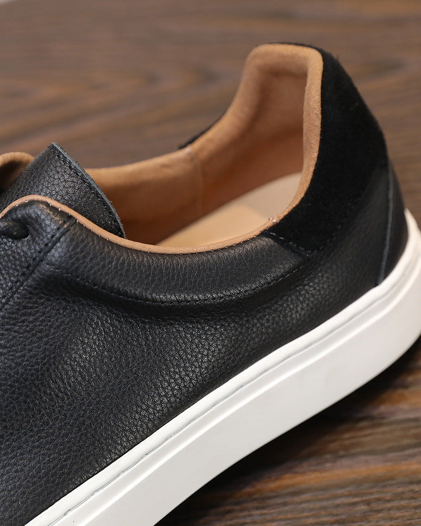 Sepatu Kets Rendah dari Kulit & Suede dengan Sol Kontras