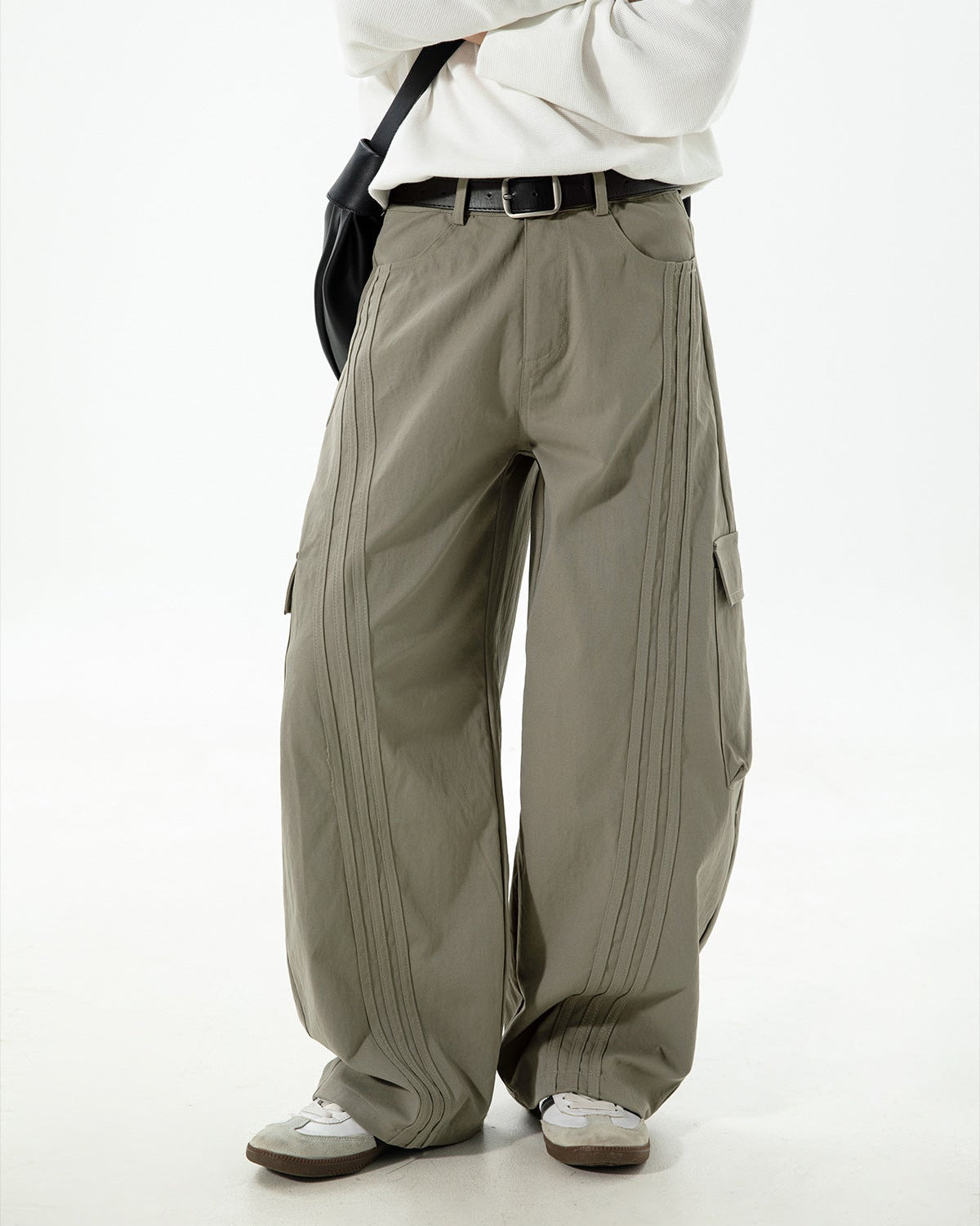 Pantaloni Cargo Patchwork di Urban Edge