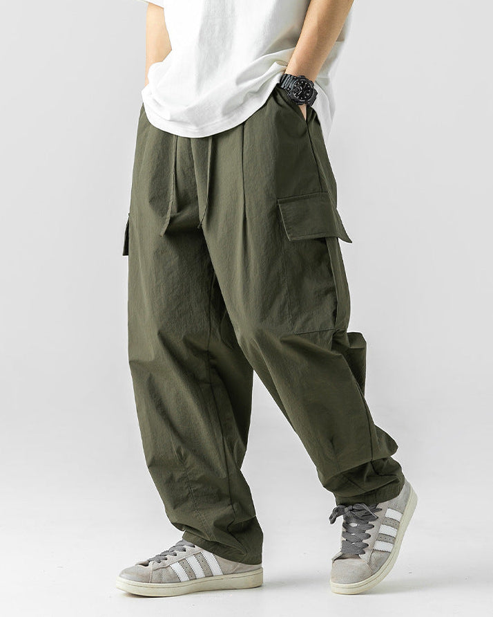 Pantaloni cargo con pieghe Contour