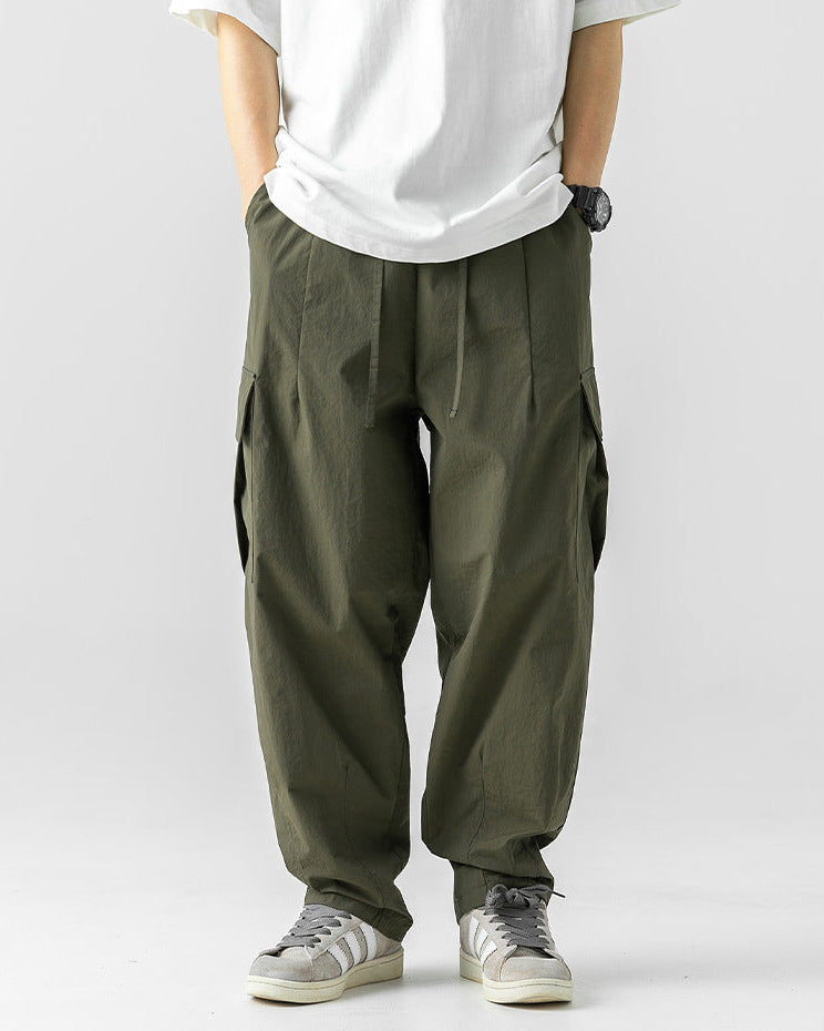 Pantaloni cargo con pieghe Contour