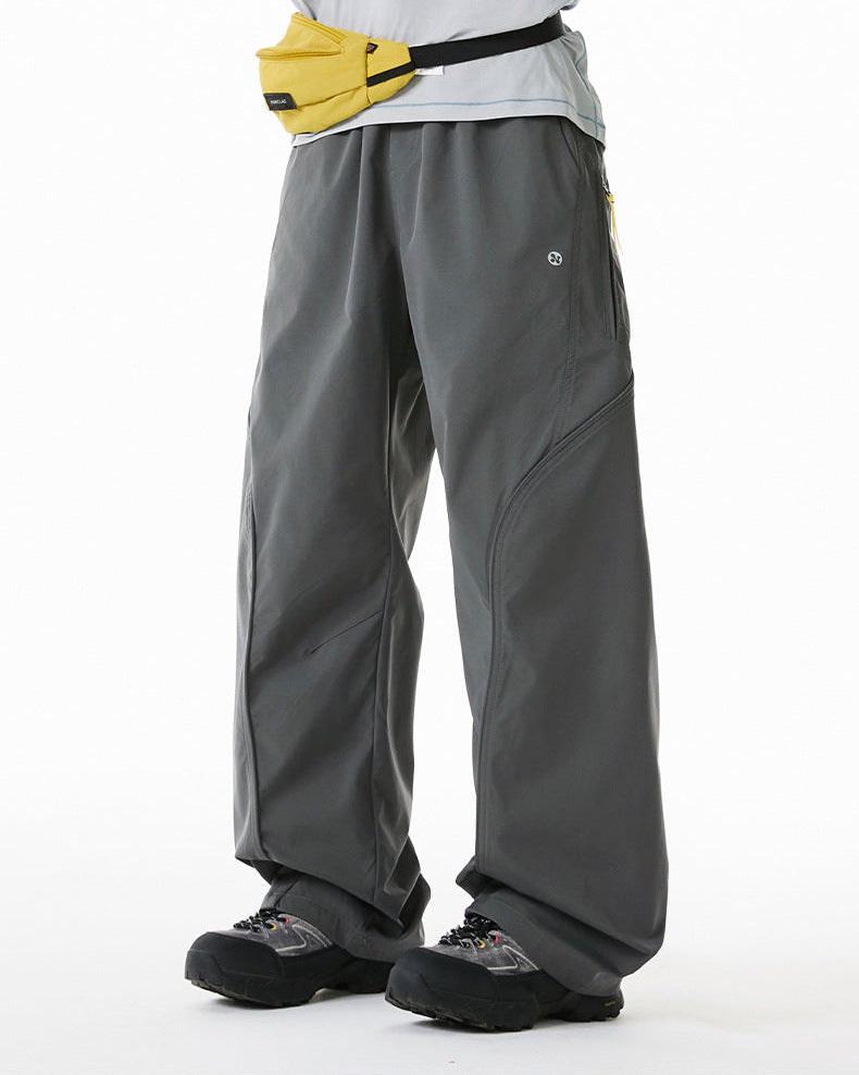 Il pantalone a prova di tre persone all'aperto