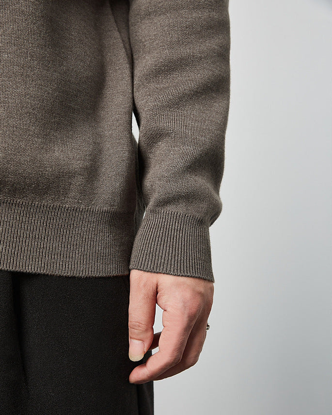 Il maglione dolcevita classico a tinta unita di Momeike