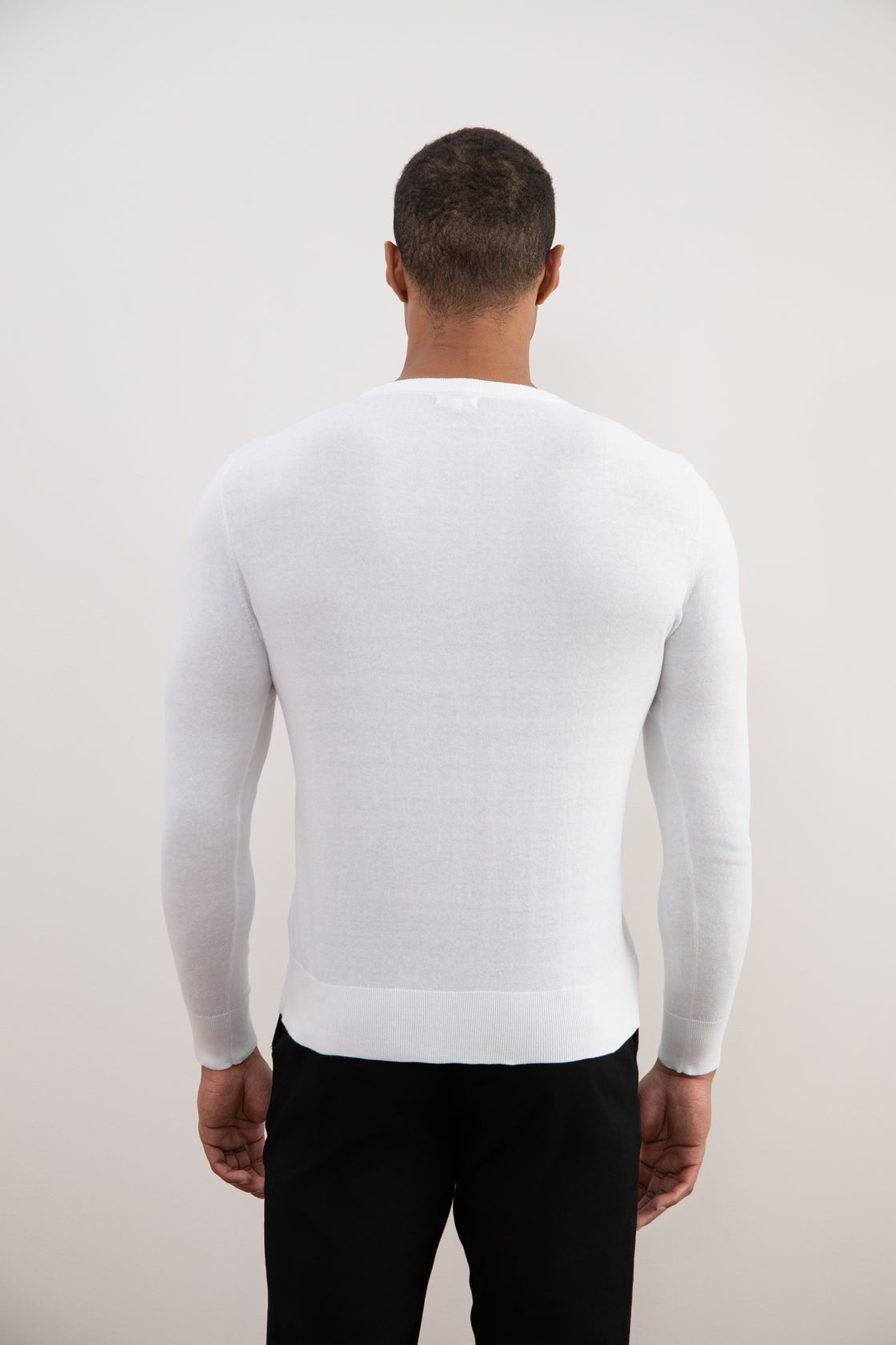 Maglione bianco leggero con girocollo
