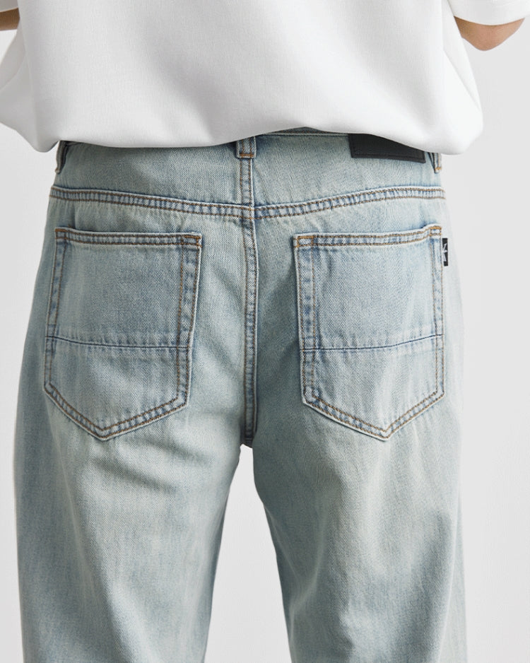 Jeans rilassati con lavaggio a nuvola