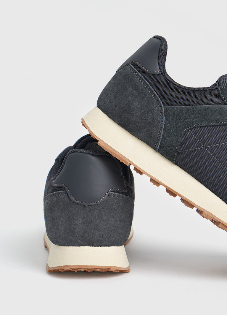 Sneaker con inserto in pelle scamosciata semplice