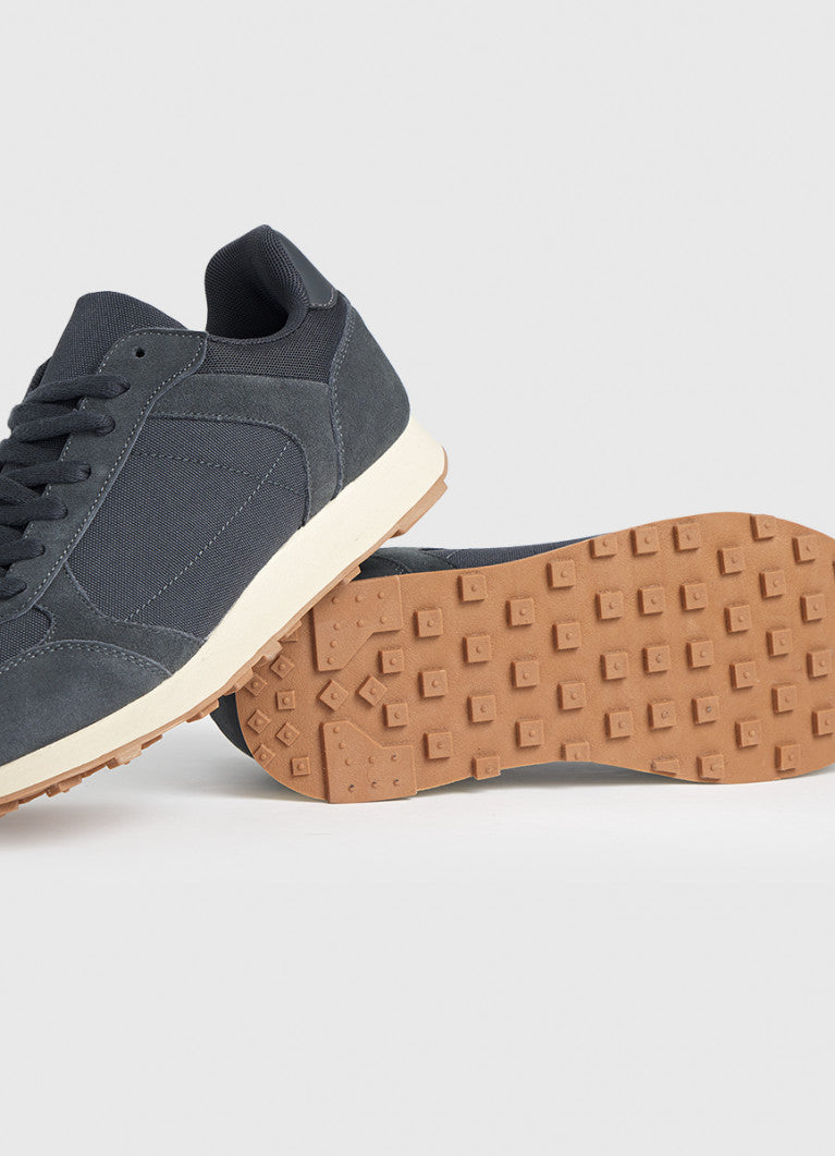 Sneaker con inserto in pelle scamosciata semplice